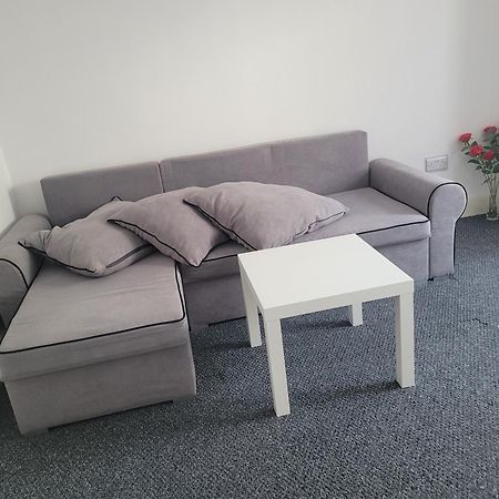 Vila Lovely 2-Bed Fully Refurbished House In Londýn Exteriér fotografie